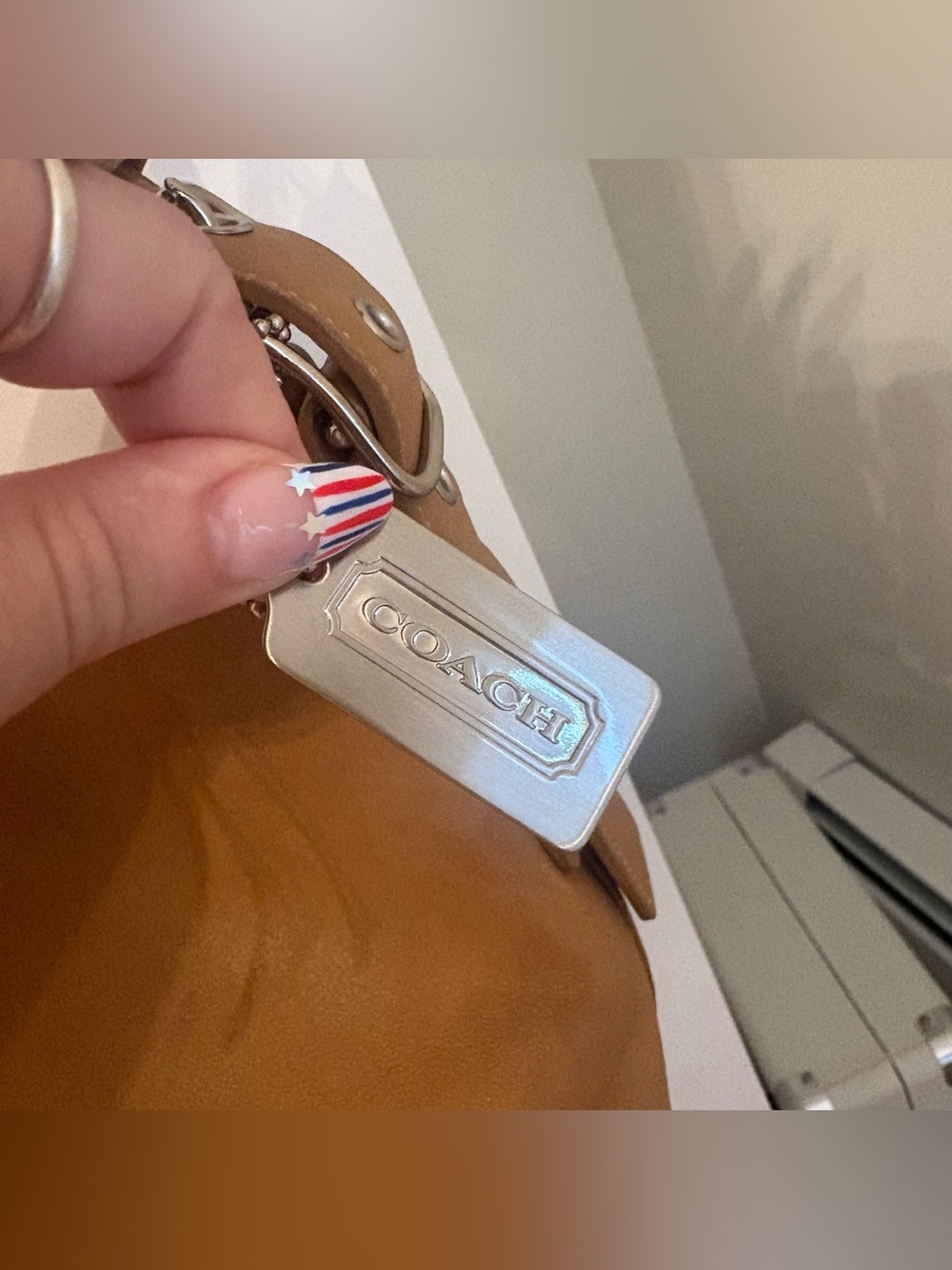 Vintage Coach Leather Shoulder Bag in Tan - Picture 2 of 7